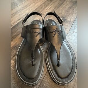 TOMMY HILFIGER Woman’s Betthy T-strap Flat Sandals Black Leather, Size 10 M